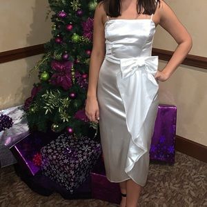 Lulu’s white satin dress